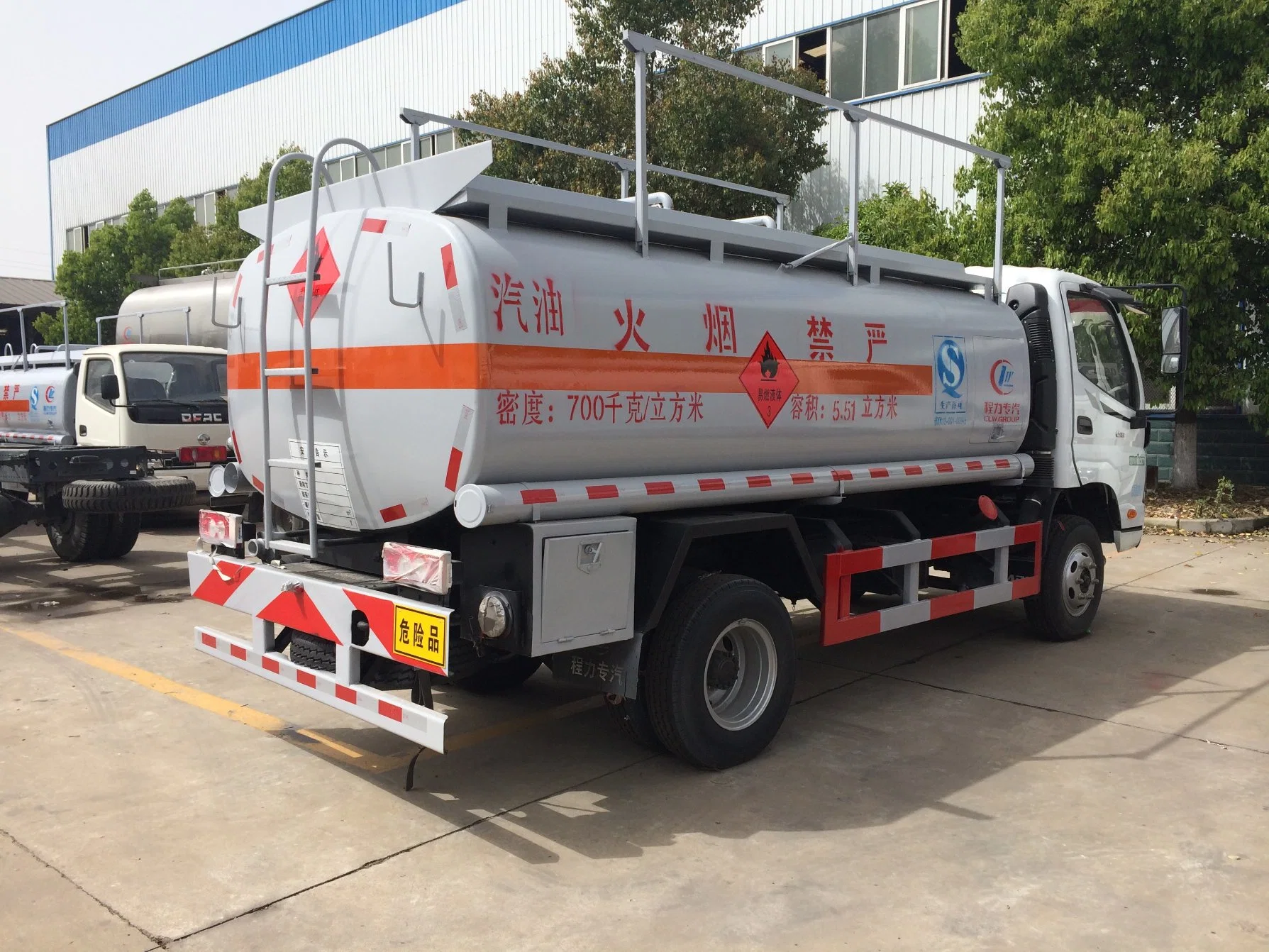 Japanese Brand Isuzu 5000litres Fuel Oil Tank Truck with Dispenser