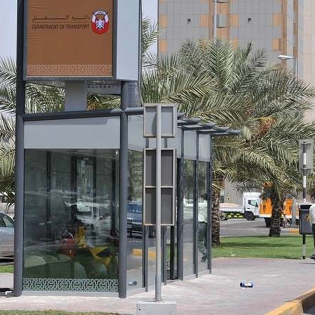 Middle Eastern Style Bus Shelter Air-Conditioned Bus Stop Station for Sale