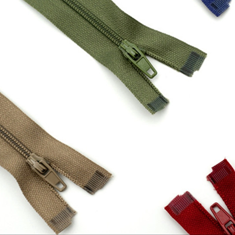 Venda direta por atacado de fábrica 3 # nylon Zipper poliéster colorido de ponta estreita Fechos de fita em tecido em stock para sacos