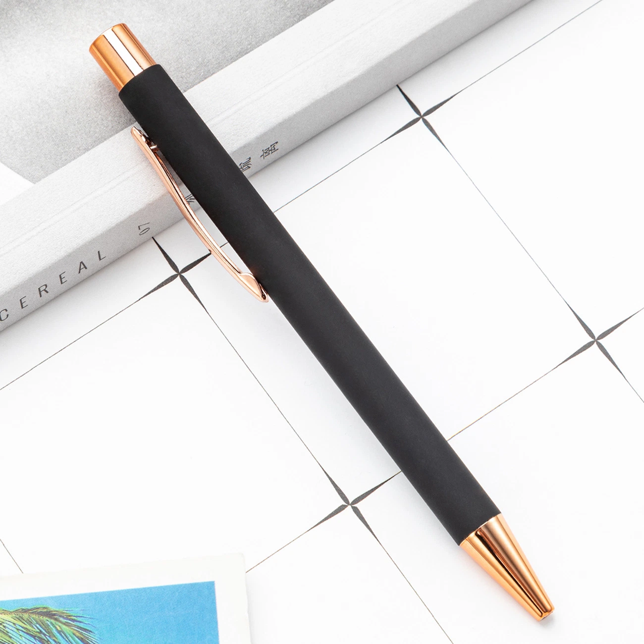 Stylo rétractable en métal stylos d'écriture confortables avec Soft Touch Business Stylo