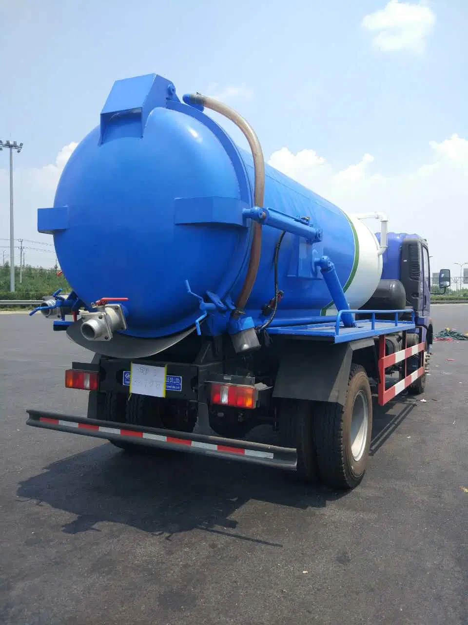 6 Wheel 8, 000liters Sinotruk HOWO Fecal Sewage Suction Trucks