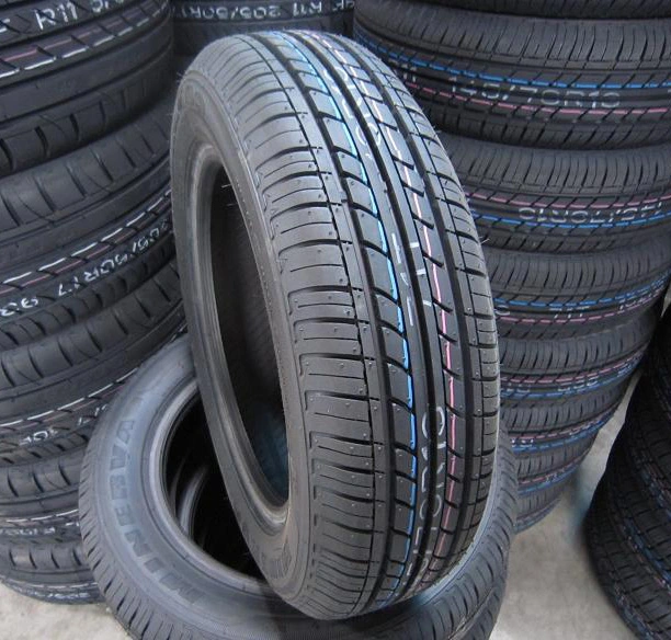 Winter Car Tyre/ Car Tire 215/65r16