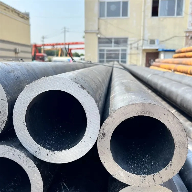 Carbon Seamless Steel Pipes ASTM A106 A53 A160 St37 St52 1020 Round Alloy Carbon Seamless Steel Pipe/Tube Carbon Steel Pipe Custom Size Steel Seamless