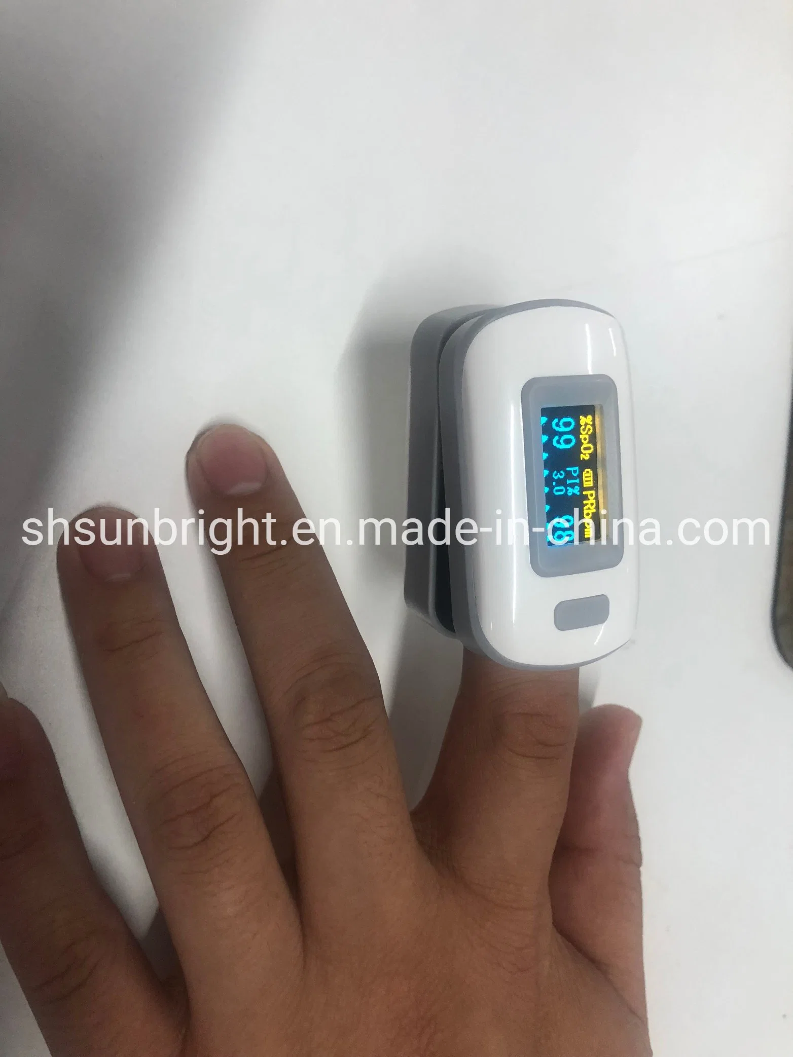 Ce Certified Finger Clip Oximeter with Best Fingertip Pulse Oximeter