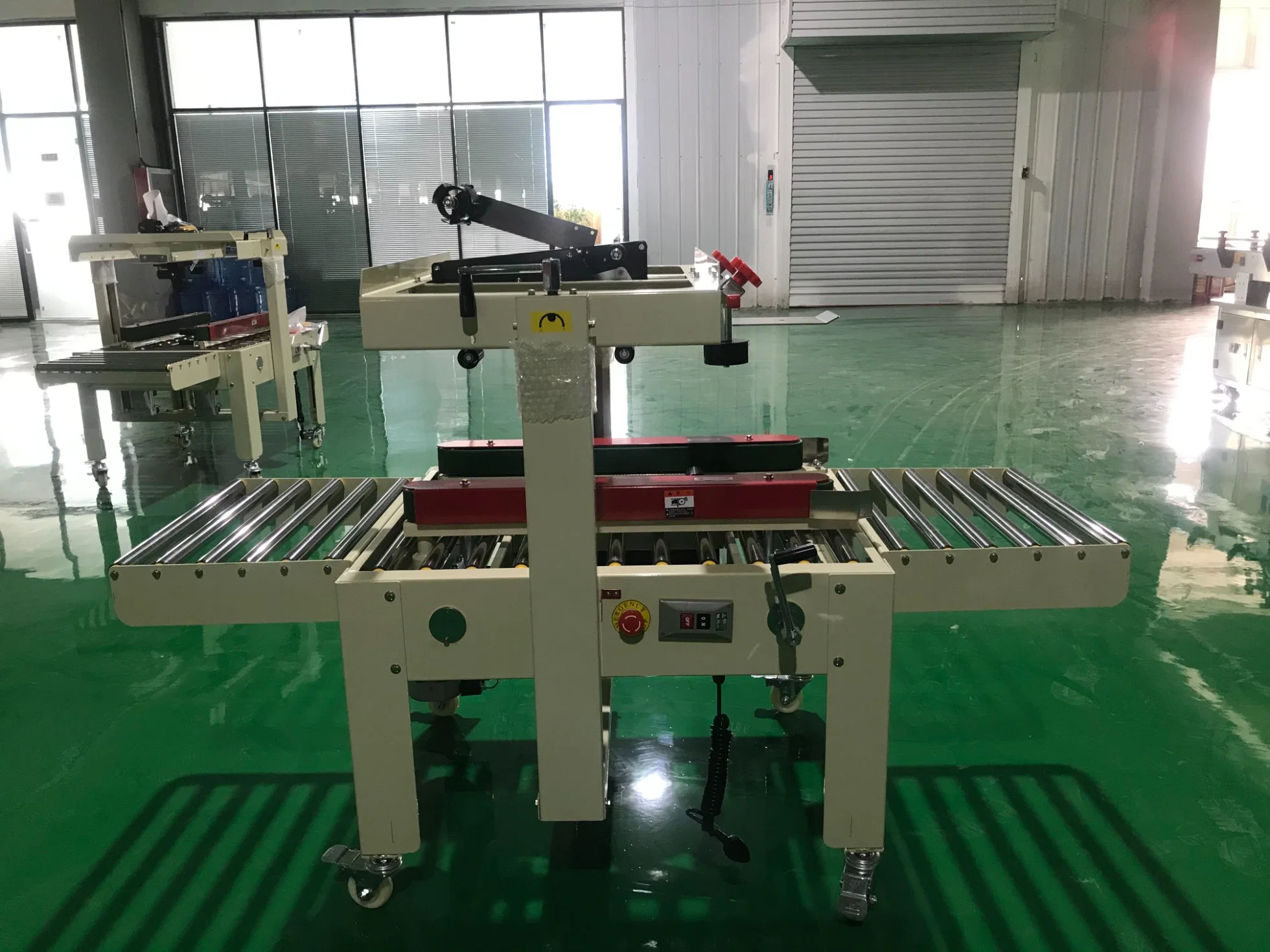 Automatic Adhesive Tape Carton Box Sealing Packing Machine up and Down Transmission