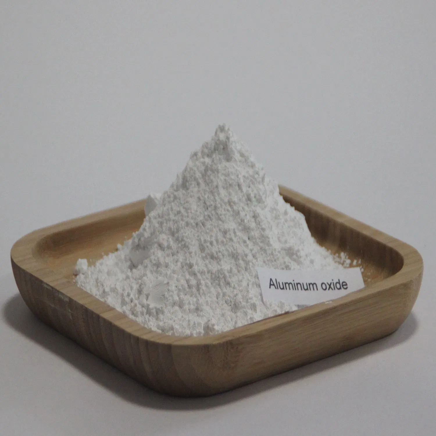 La pureza del blanco en polvo de óxido de aluminio