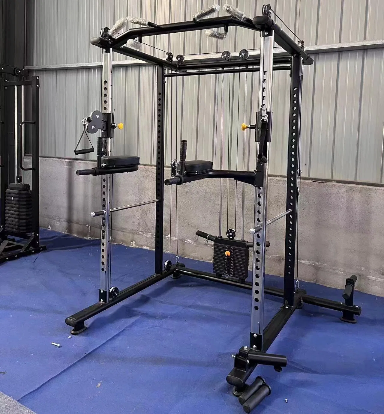 Multifonctionnel commercial équipement de gym équipement de fitness Force Power cage Squat Simulateur multi-fonctionnel pour machine de travail à crémaillère adapté à l'exercice