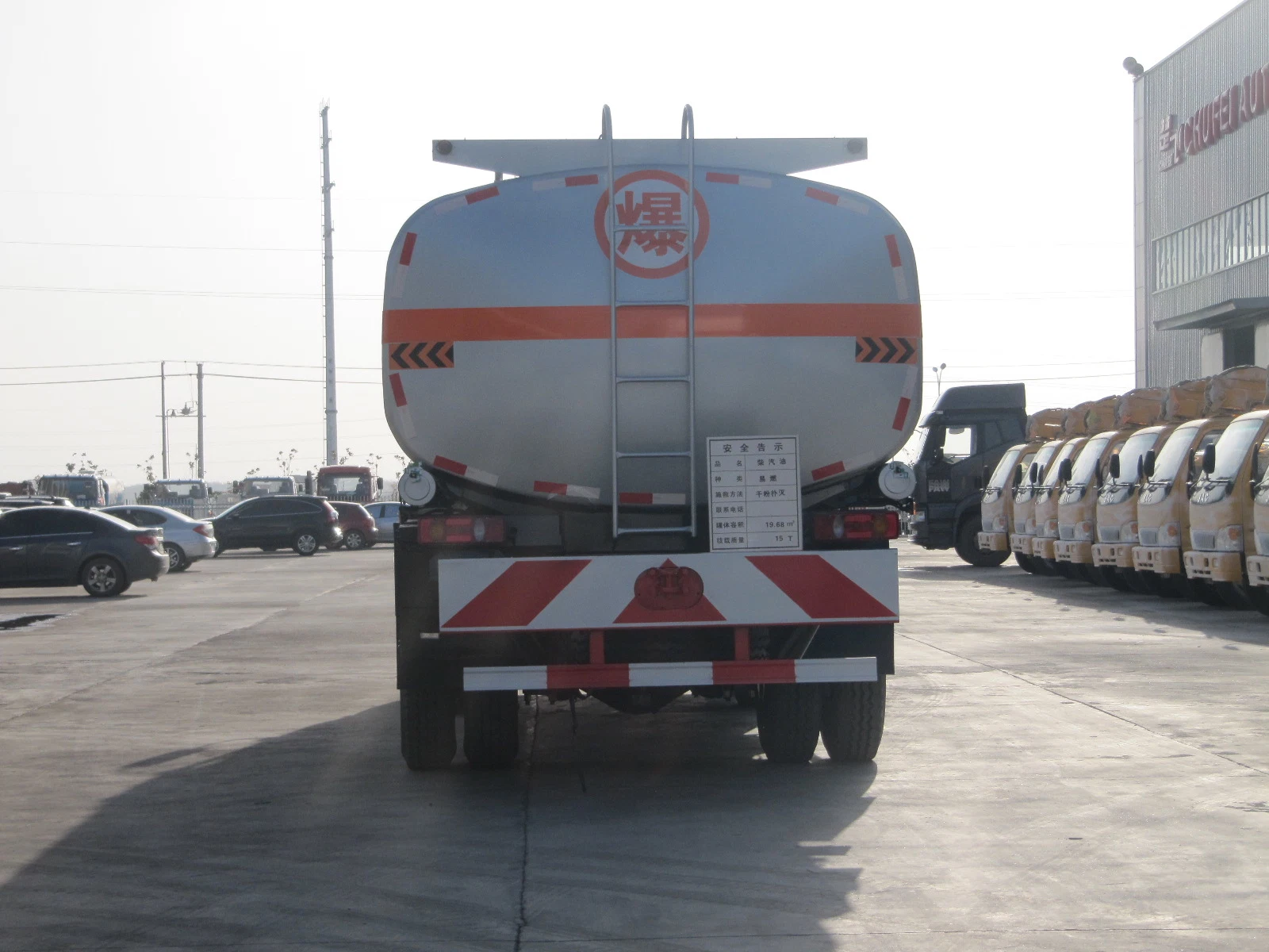 Chemical Truck Factory Direct Fuel Tank Truck 6X2 Dongfeng Oil Tankwagen Dimension Kraftstoff Transport Lkw