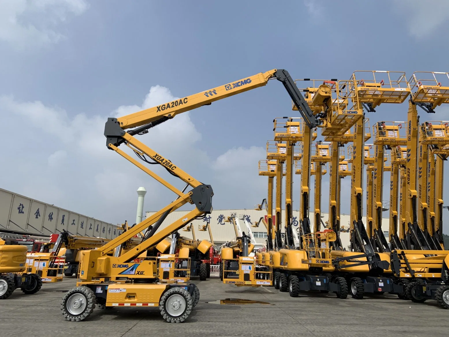 XCMG Official 20m Articulated Boom Lift Xga20AC China New Electric Self-Propelled Mobile Elevating Work Platform Price