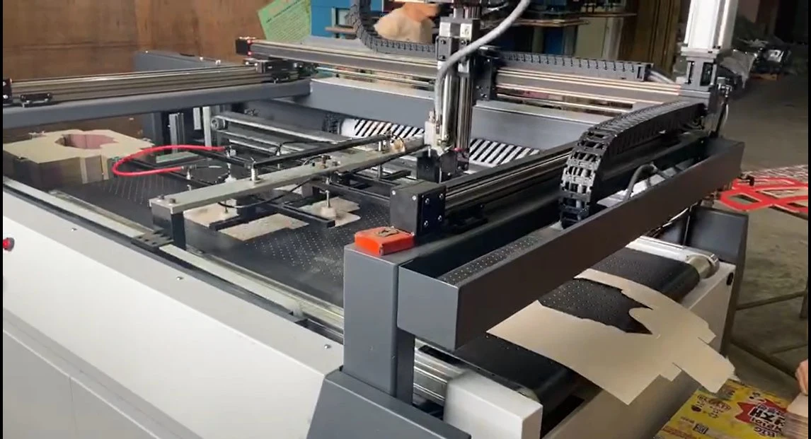 Automatische Papierzuführung Spielzeug-Kasten, Der Maschine Gewölbtes Karton-Fenster Bildet Film Patching Machine vollautomatische Klebemaschine für Fenster-Box Werk