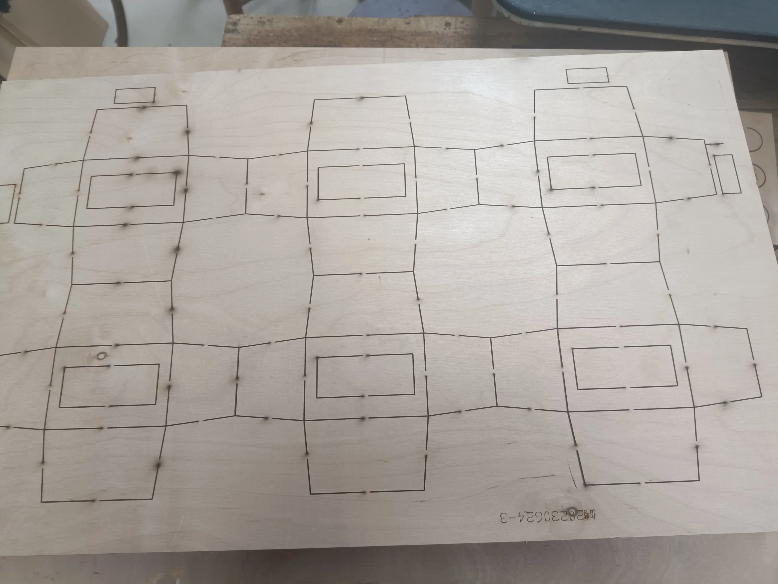 Máquina de troquelado láser de alta precisión de 600 W.