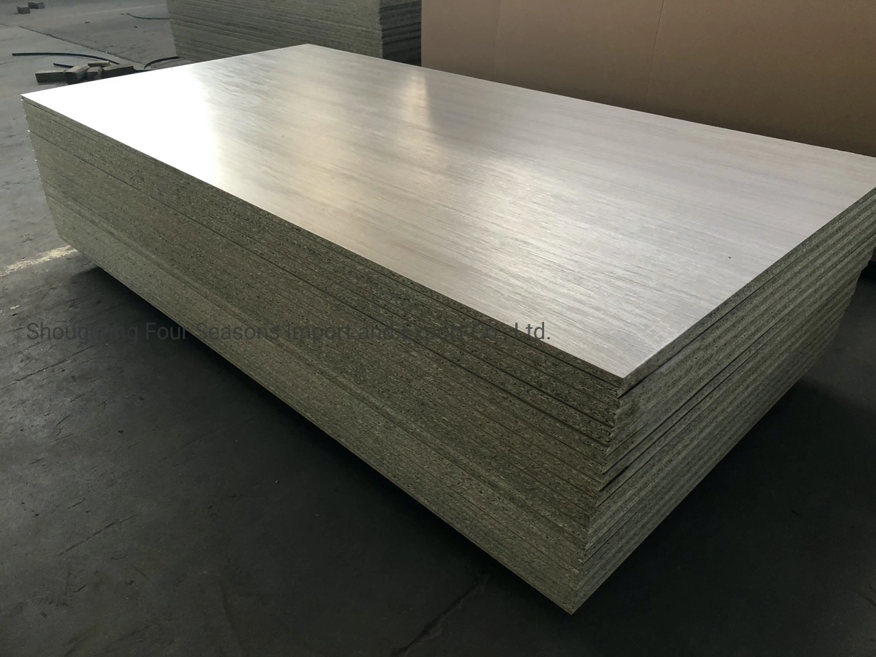 Waterproof Hmr Green Particle Board with Size 1220*2440/2800 for Furniture