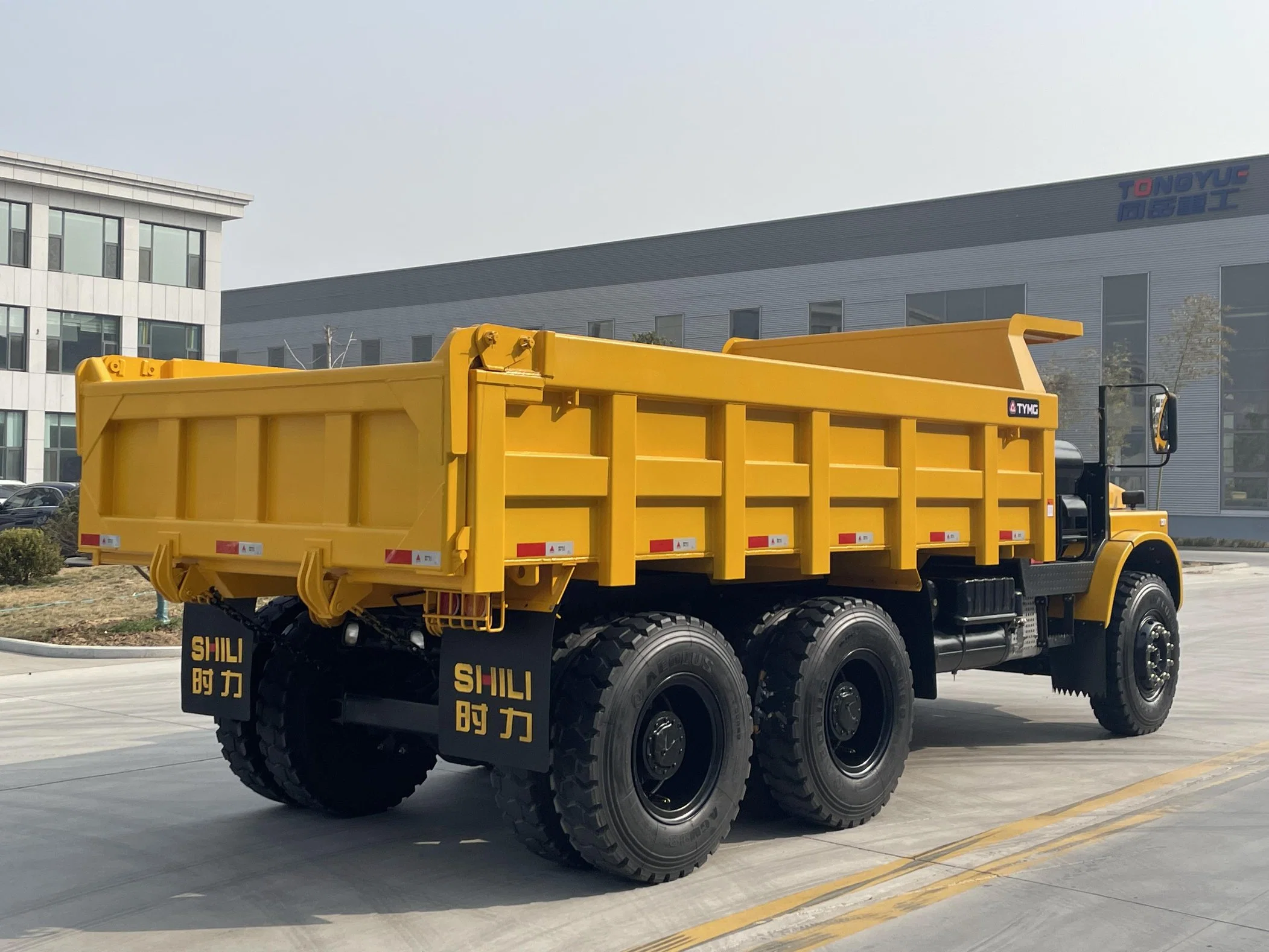 Heiße 25 Tonnen große Gewicht Bergbau Dump Truck lange Lebensdauer, hohe Transporteffizienz, hohe Haltbarkeit und hohe Sicherheitsfaktor