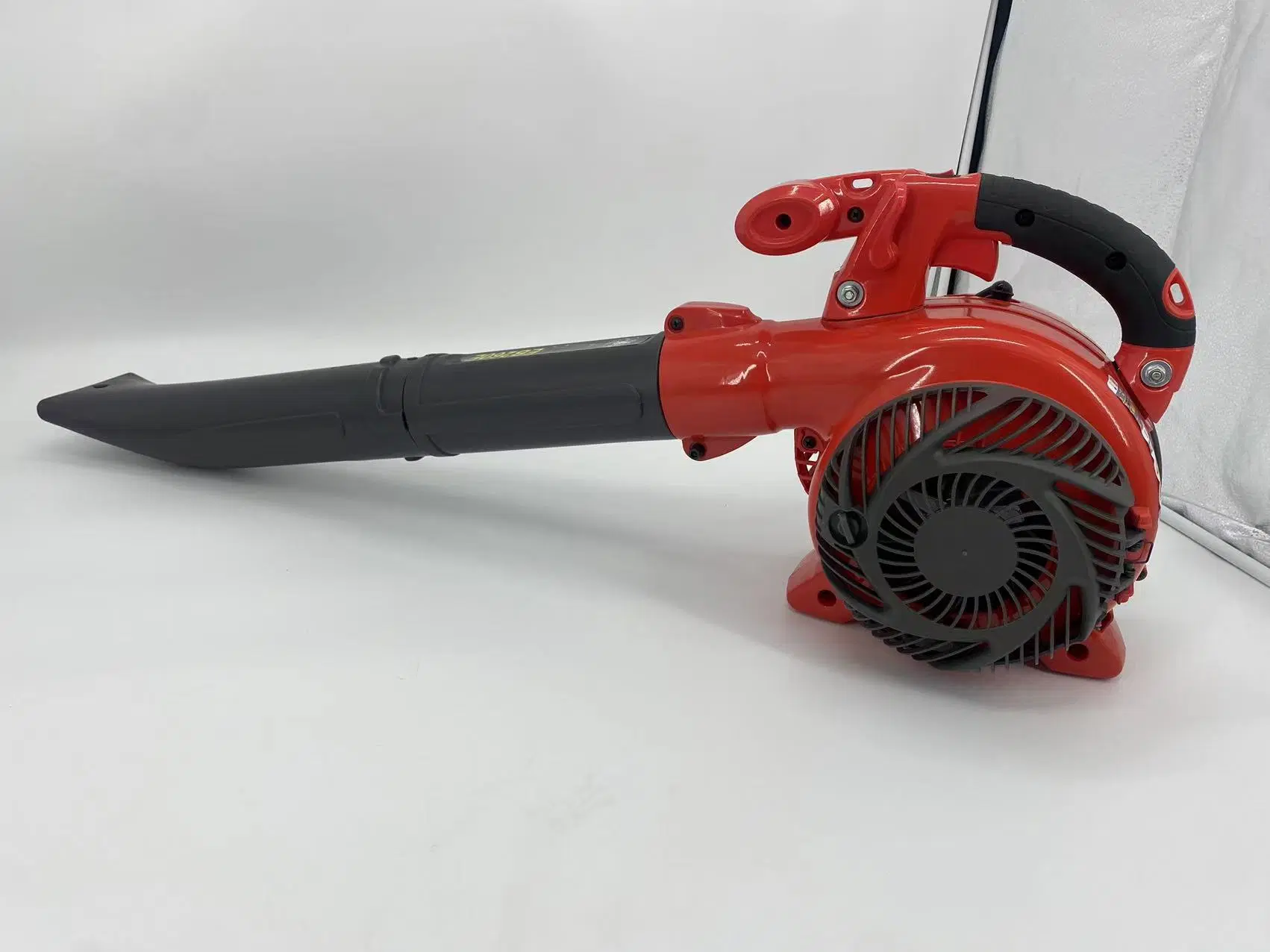 Portable Blower and Vacuum Eb260e for Garden Fallen Leaves and Grass and Snow with 0.75kw Engine