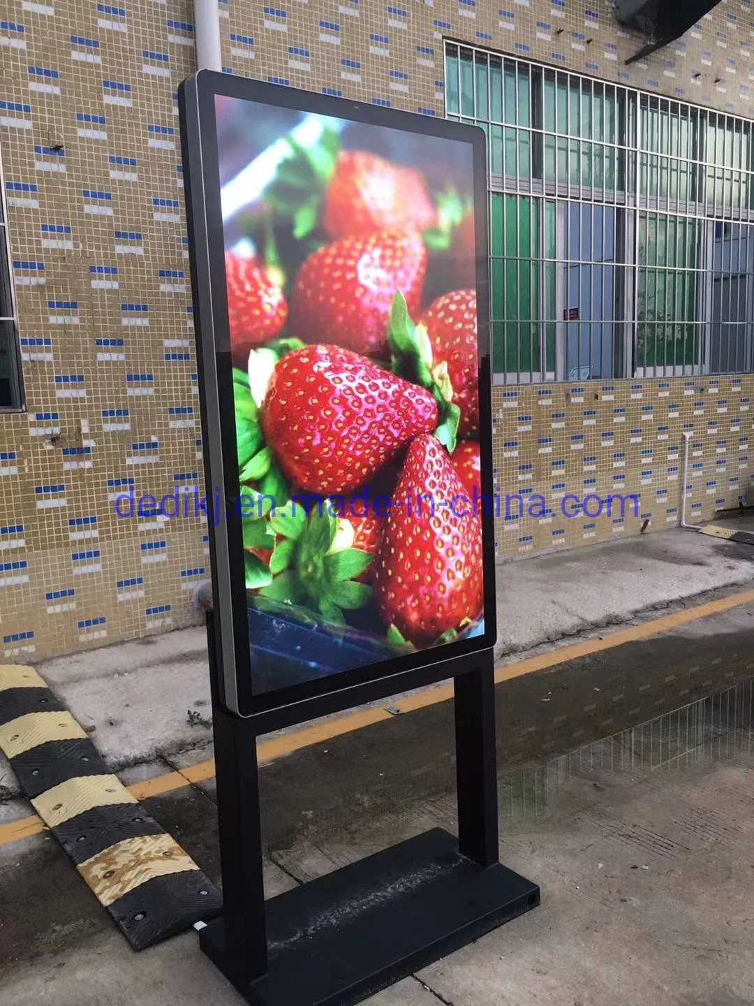 Promotional 55 Inch Outdoor Super Slim Digital Signage Hb LCD Billboard