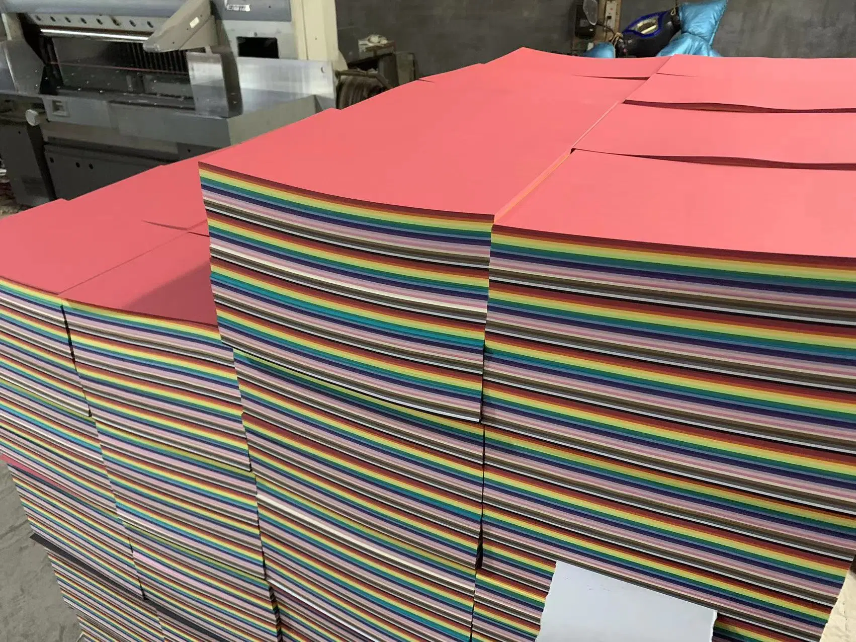 China Professional Paper Manufacturer Color Paper Used for Arts&Crafts /Printing Office Documents and Paper Stationery