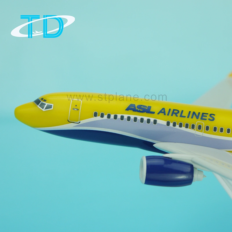 B737-700 1/200 16cm Model 1/200 Scale Plastic Airplane