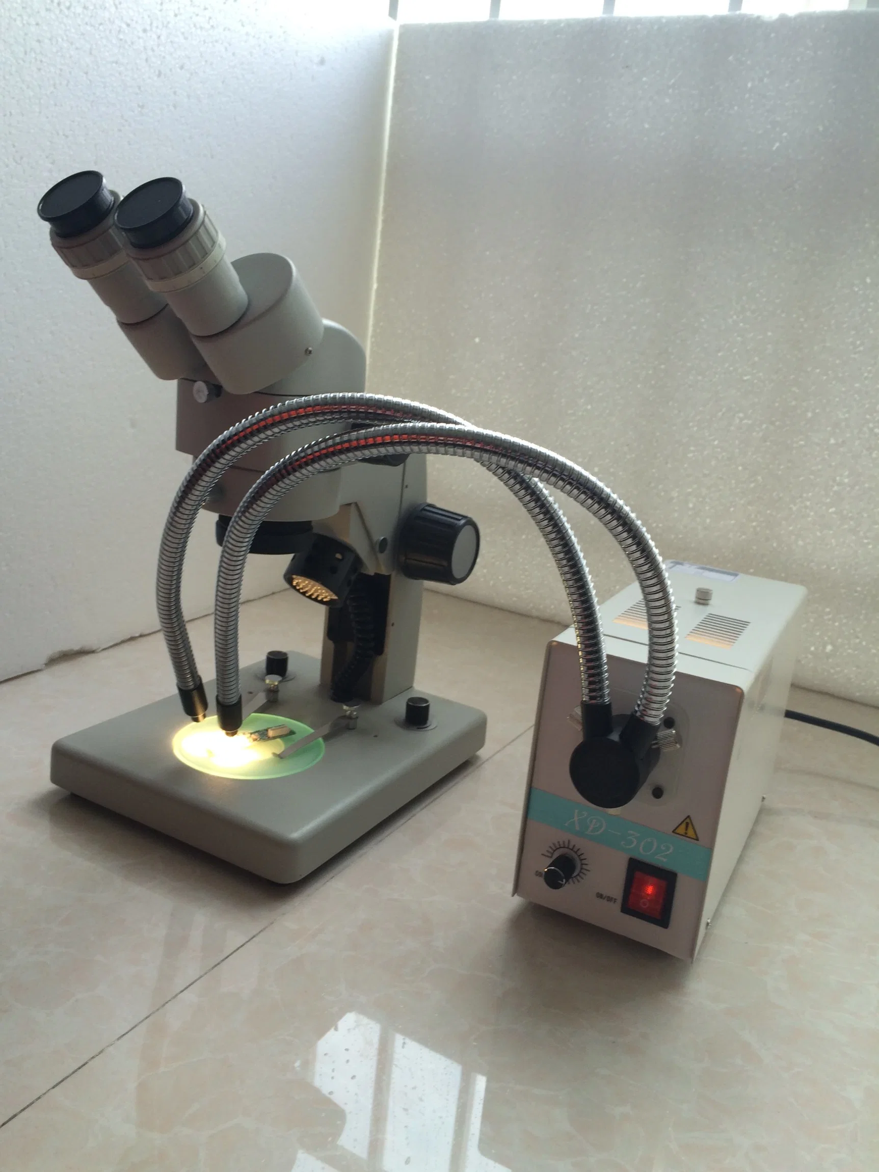 Microscopio estéreo fijo trinocular (XTF-3021)