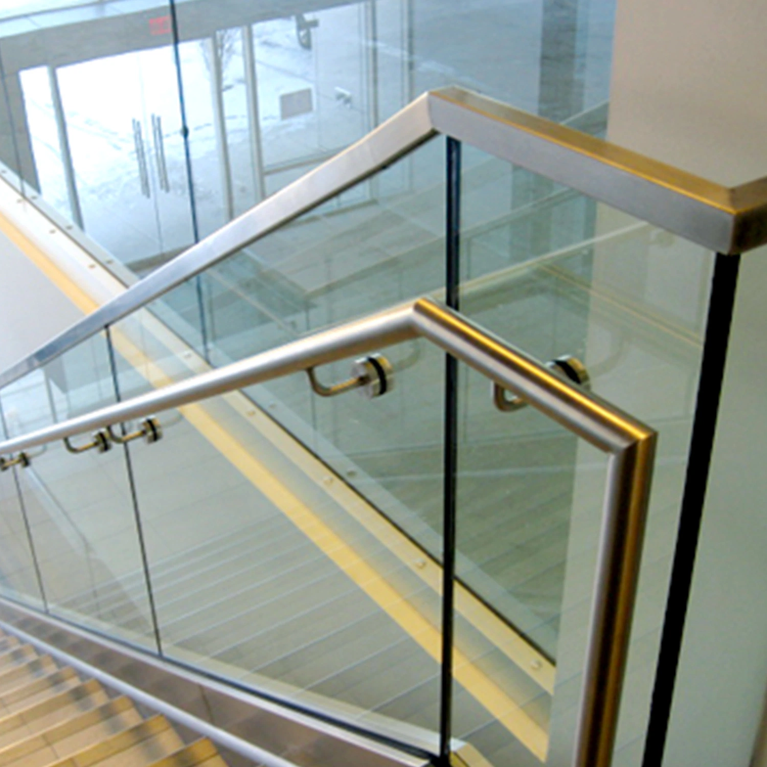 Balcon en acier inoxydable de simulateurs d'une balustrade en verre de la colonne avec la CE