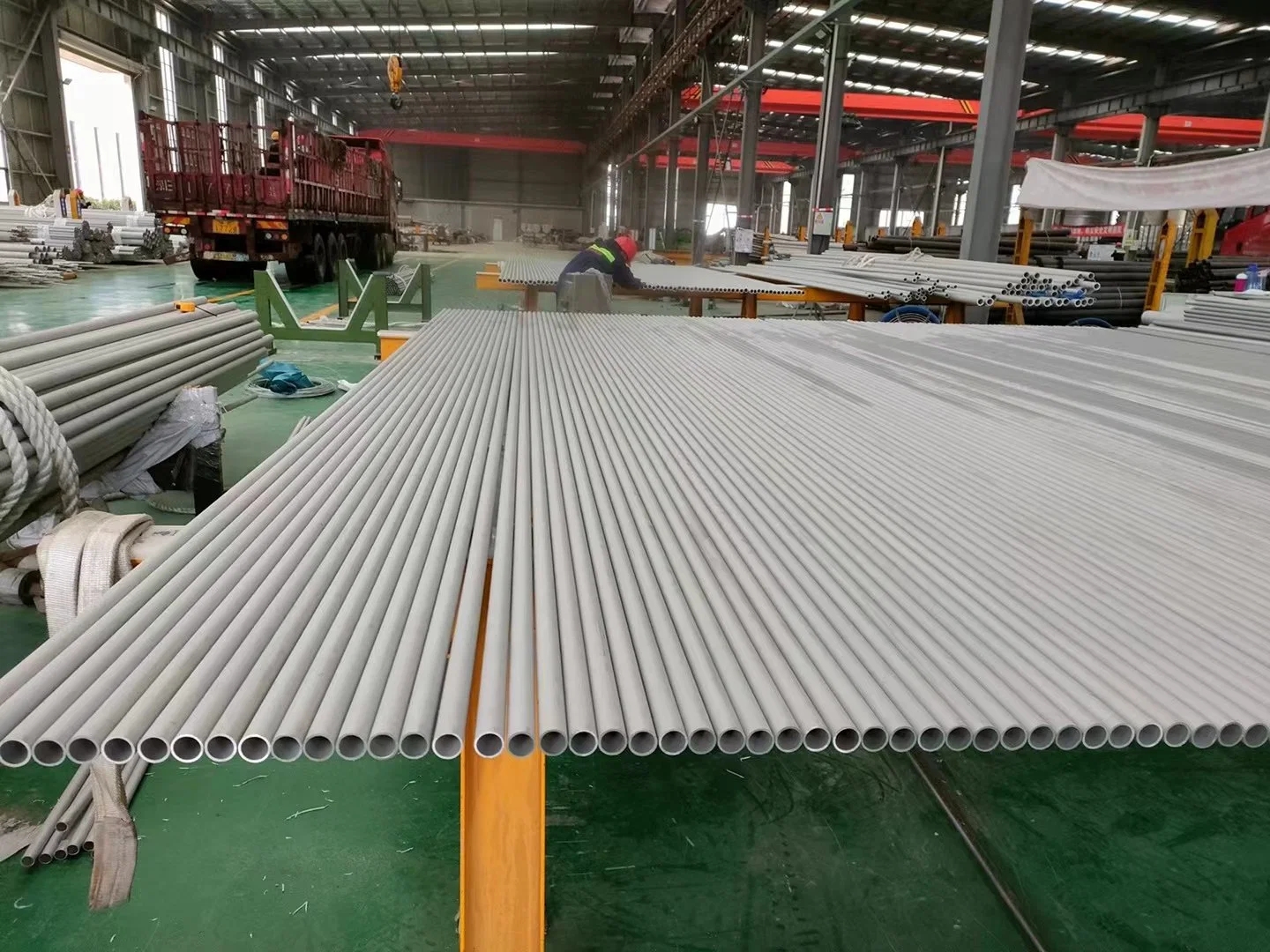 ASTM/JIS/GB/DIN Polish Cold/Hot Rolled Pickling Mirror Polished Tube Pipe Seamless Steel Tube