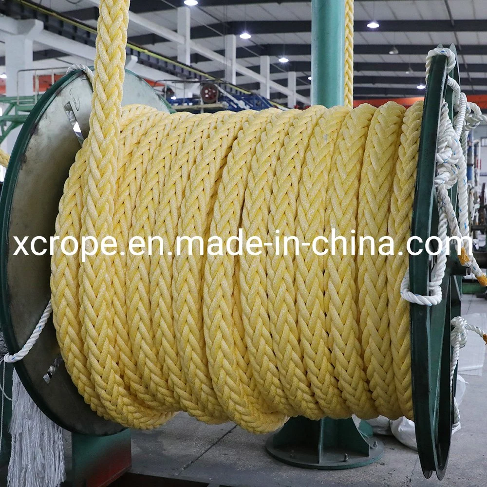 Cuerda sintética de remolque y amarre de 12 hebras de UHMWPE. Diámetro de la cuerda: 52 mm. Resistencia a la rotura: 2160 kn. Flotante en ambos extremos con ojos empalmados.