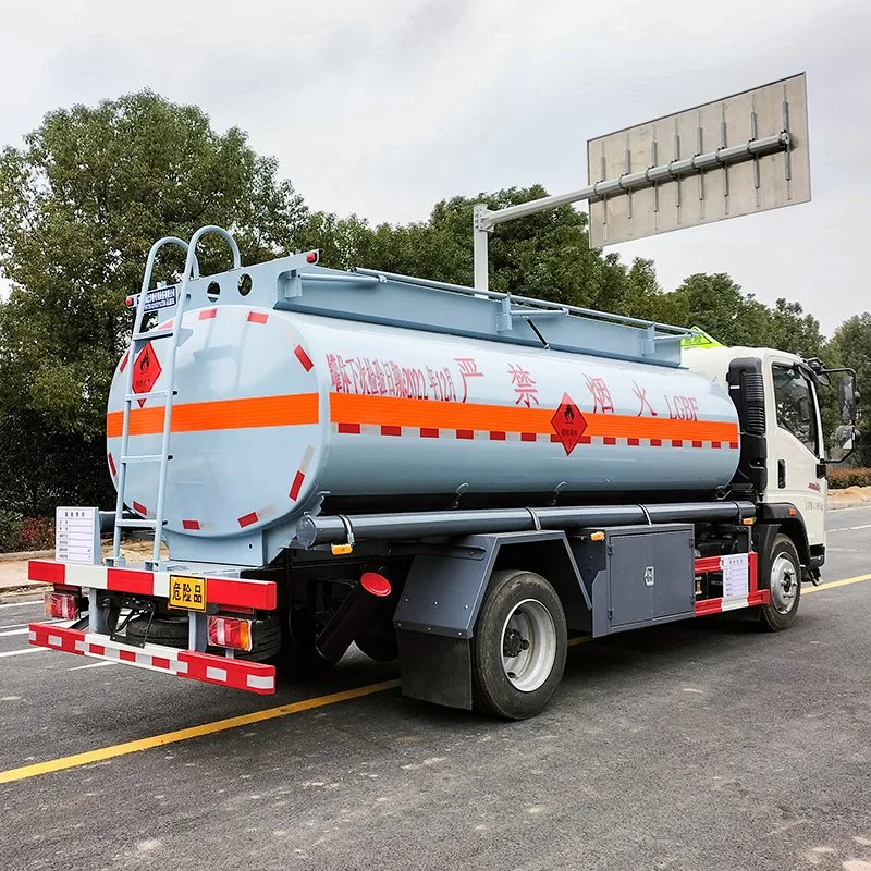 China Sinotruk HOWO 4 Wheelers Oil Fuel Refueling Tank Tanker Truck Carbon Steel Large Capacity 9000L 10000L to Carry Petrol Diesel Petroleum Fuel Oil Storage