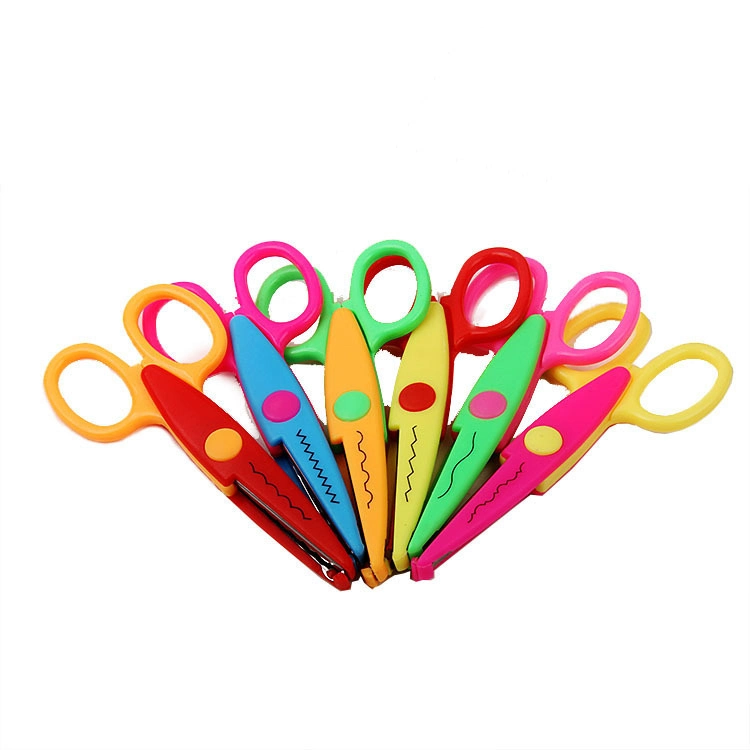 Wholesale DIY Plastic Kids Design Safety Craft Scissors Decorative Edge Wave Edge Cutting Zigzag Scissors