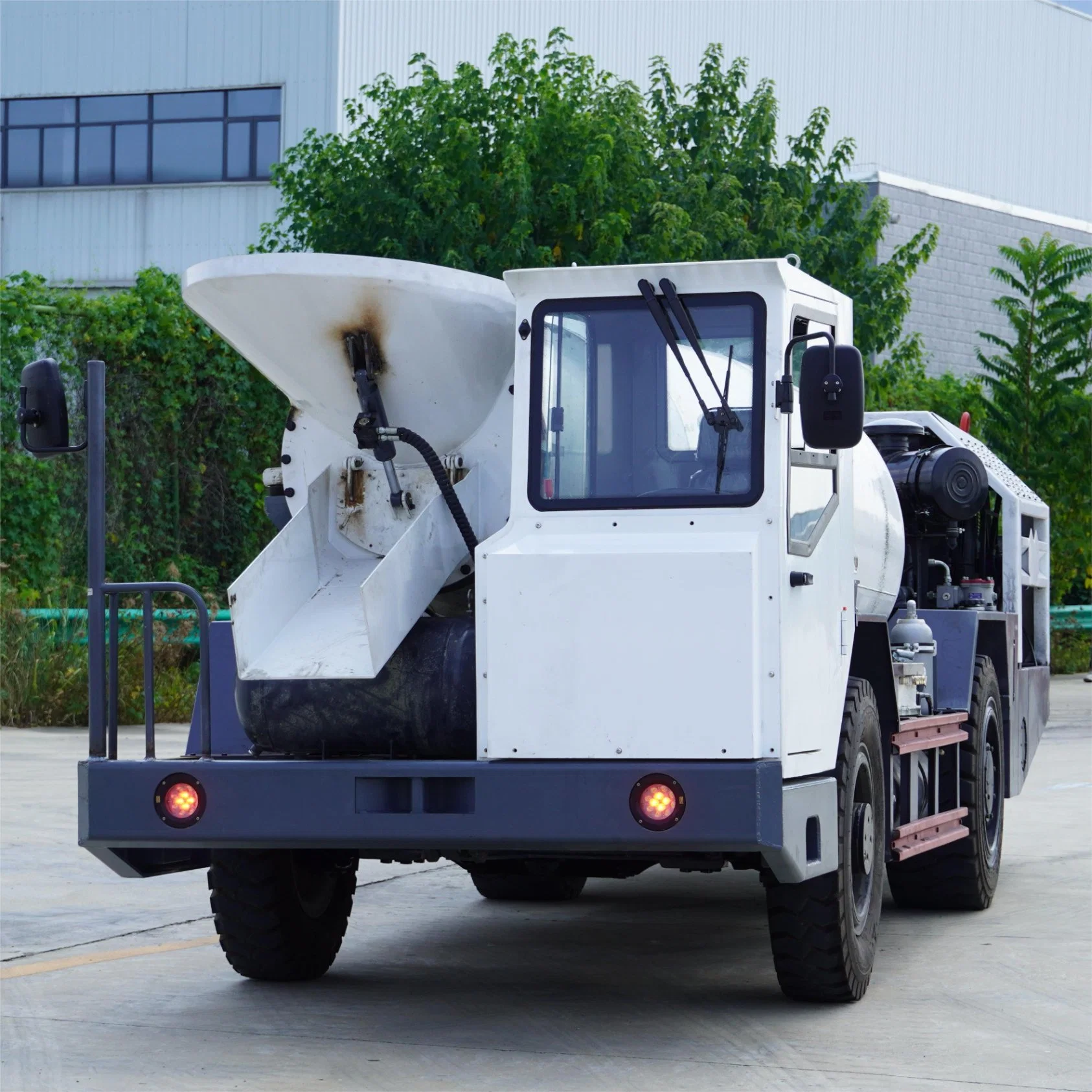 Wc5bj 5cubic Meters Capacity Concrete Mixer Truck Undergroud Coal Mining Equipment