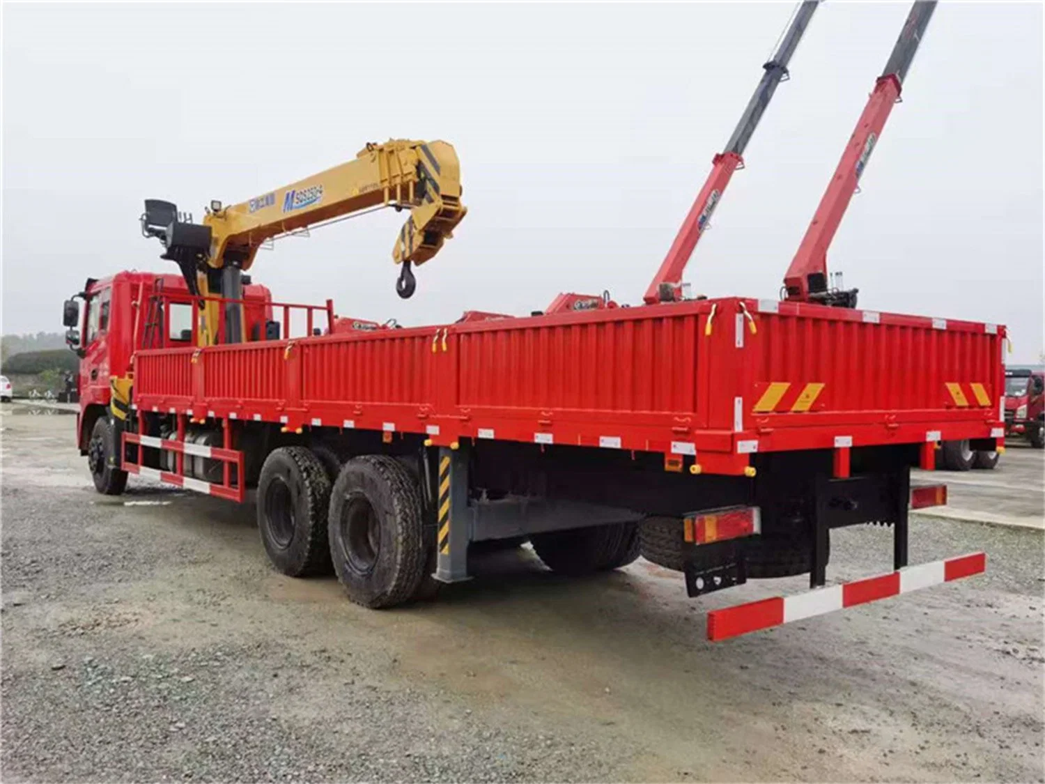 Dongfeng 6X4 Yuchai 270 Horsepower 10t Truck-Mounted Crane