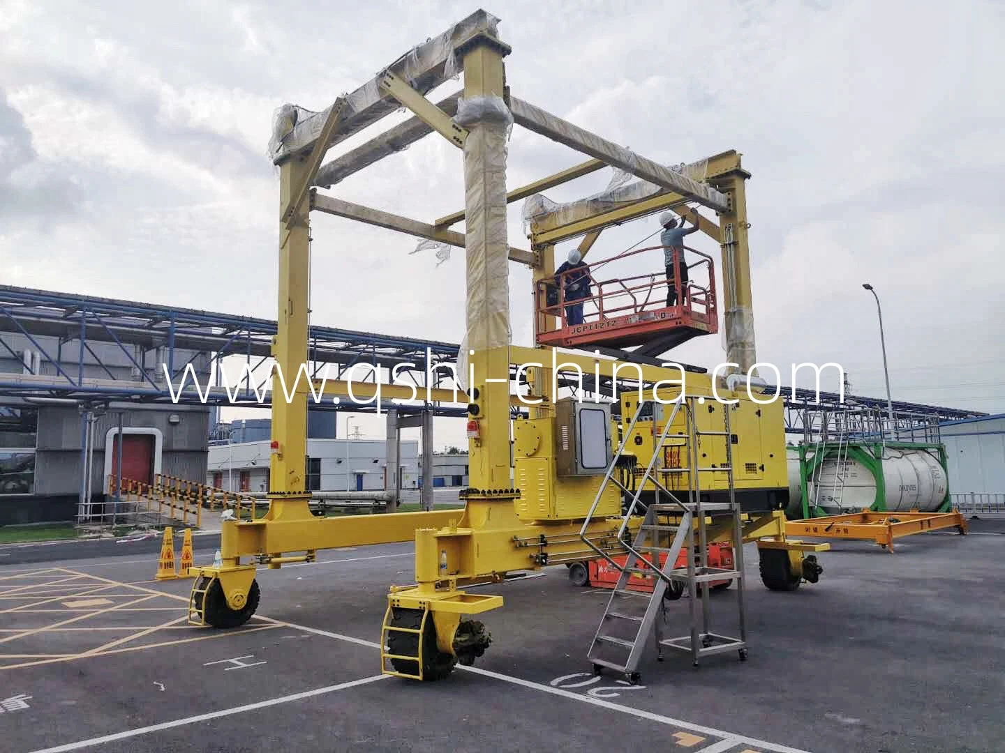 20FT/40FT Carrying Capacity Double Girder Container Straddle Carrier