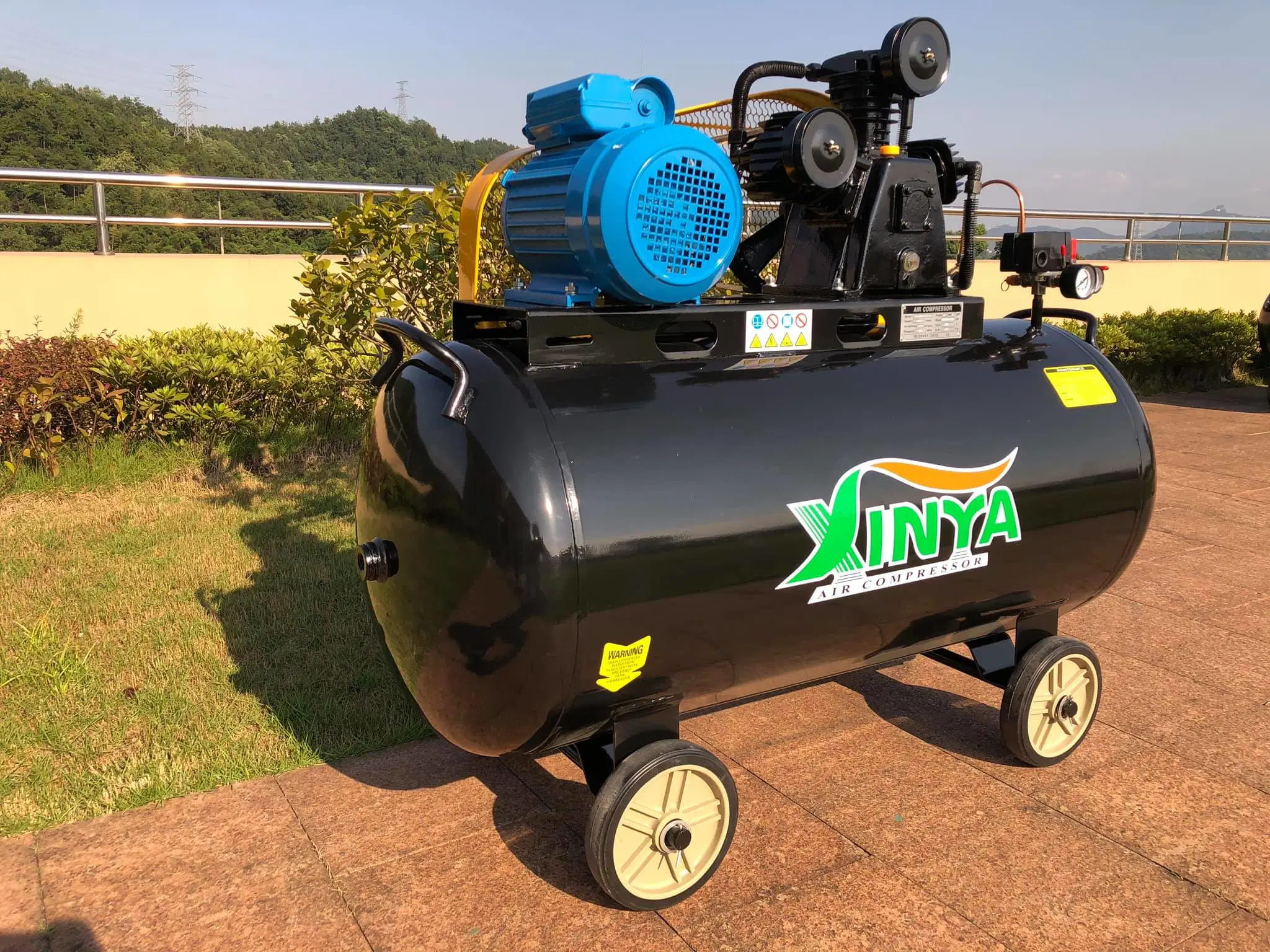 Xinya Customize Design 7.5kw 10HP 8bar Oil Injected 90mm Belt Driven Reciprocating Air Compressor 200L