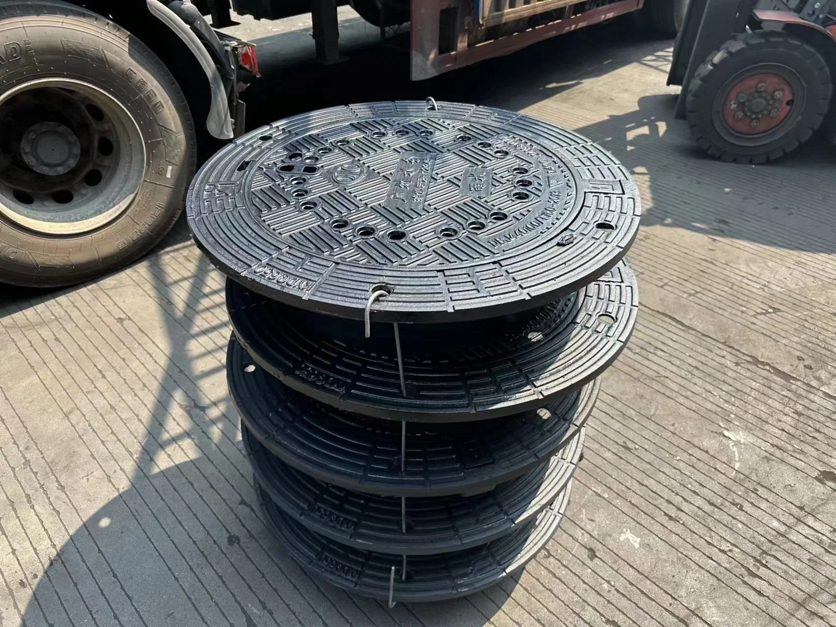 Ggg500/7 Various Specifications of Ductile Iron Manhole Covers Can Be Customized