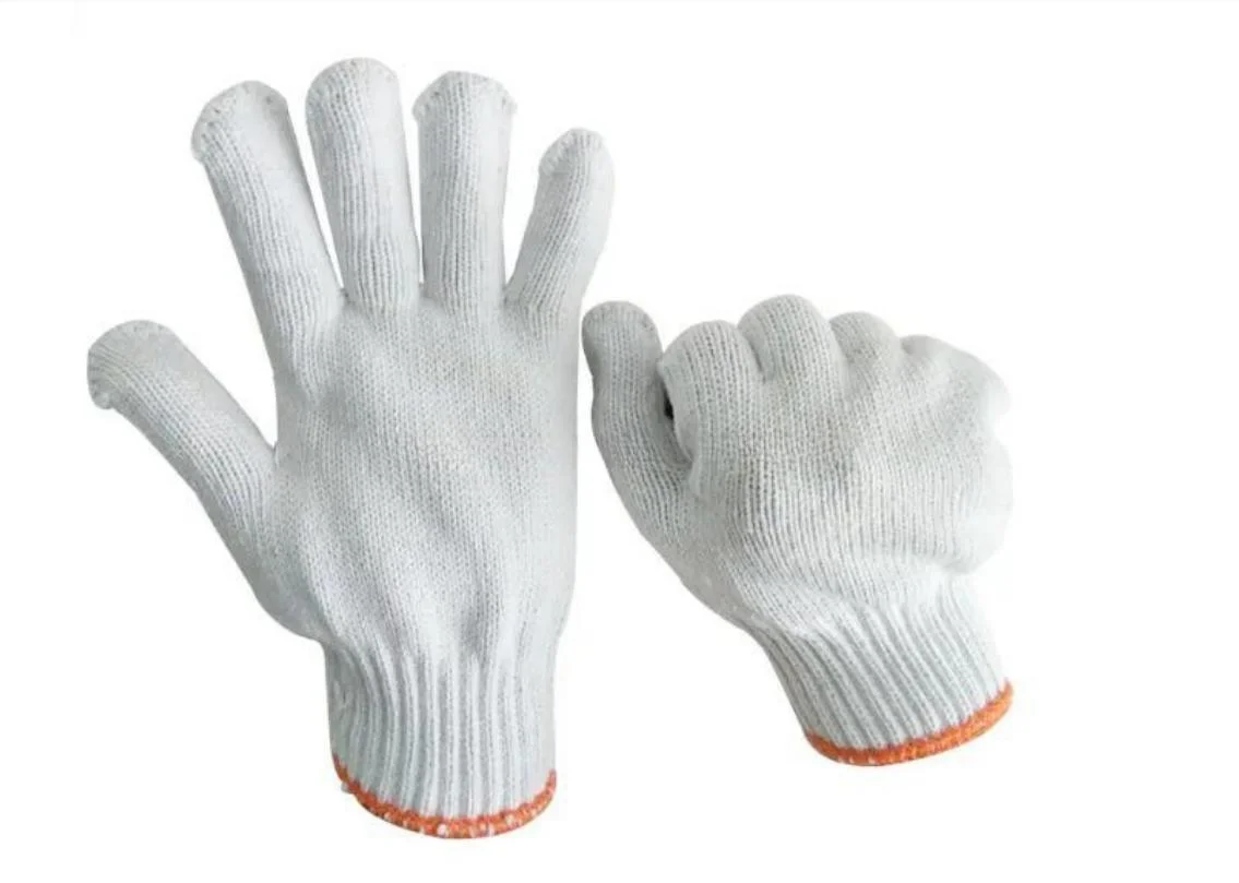 Gants de travail en coton tricoté de haute qualité, naturel et blanc.