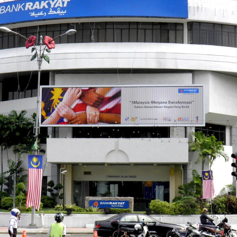 En el exterior de gran tamaño personalizado tres caras Trivision Vallas publicitarias