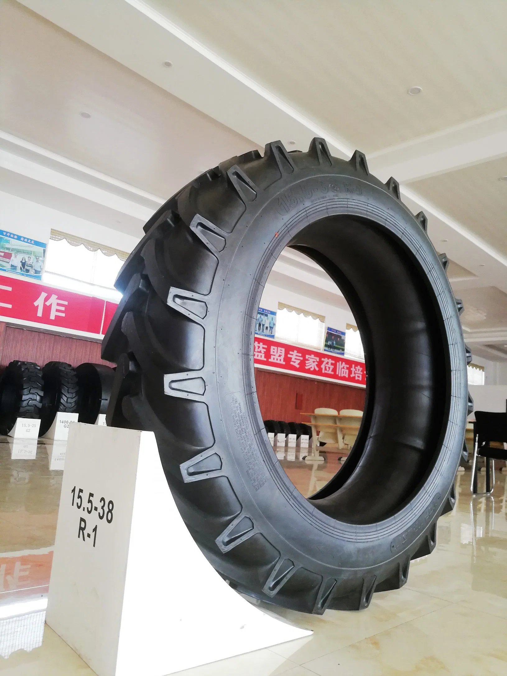 R1 pneu agricole neuf 15.5-38 utilisé pour le pneu de tracteur