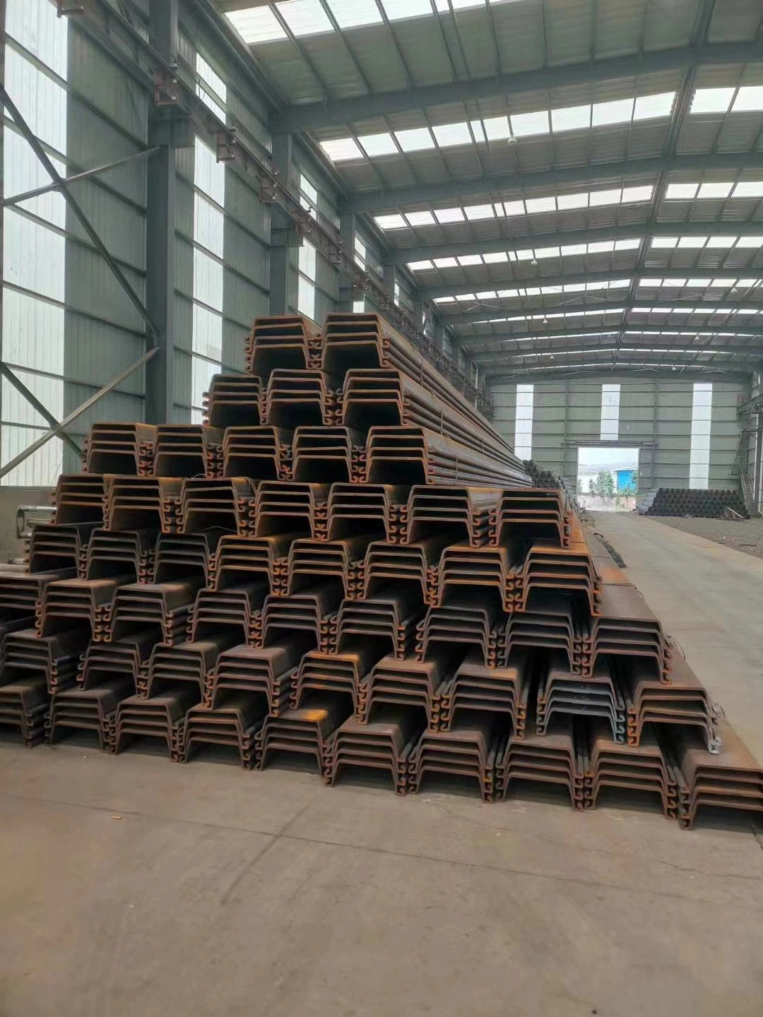 Hot Selling 9 12 15 24m Max Length 400-750mm Width Steel Sheet Piles U Type Z Shape in Large Stocks