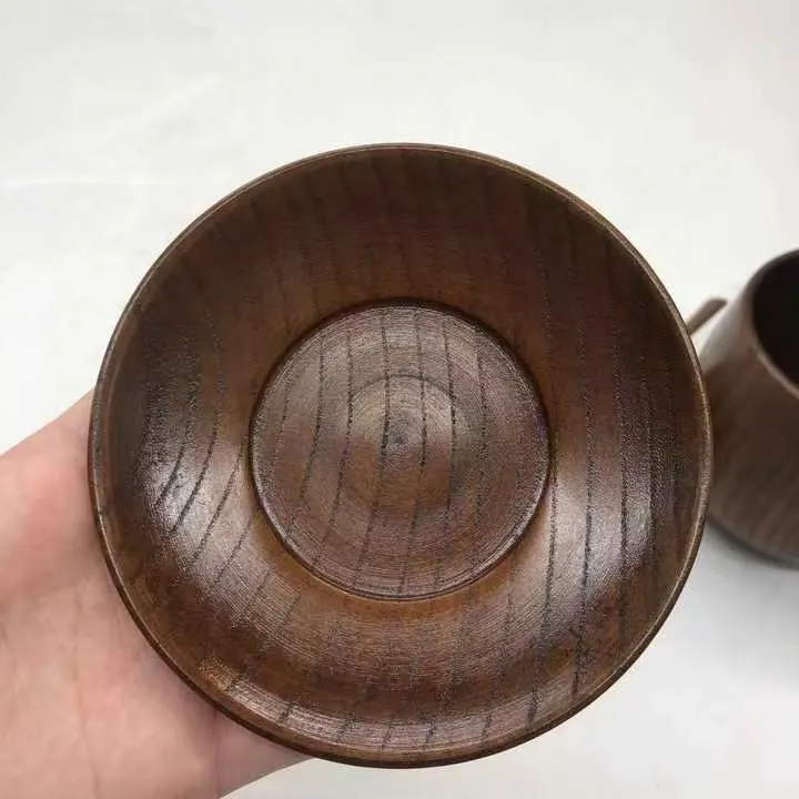 Boîte cadeau japonaise faite à la main en bois de jujubier pour thé et café, tasse en bois pour boire avec 2 tasses et soucoupes et passoire à thé en silicone.