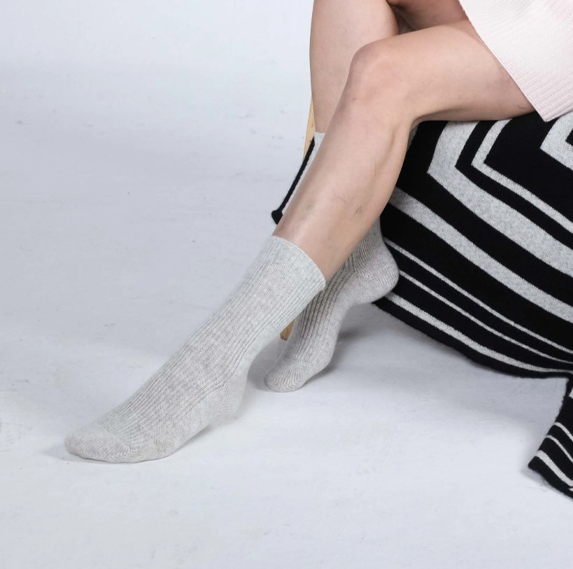 Women&prime; S Leisure Rib Knit 100% Cashmere Ankle Socks
