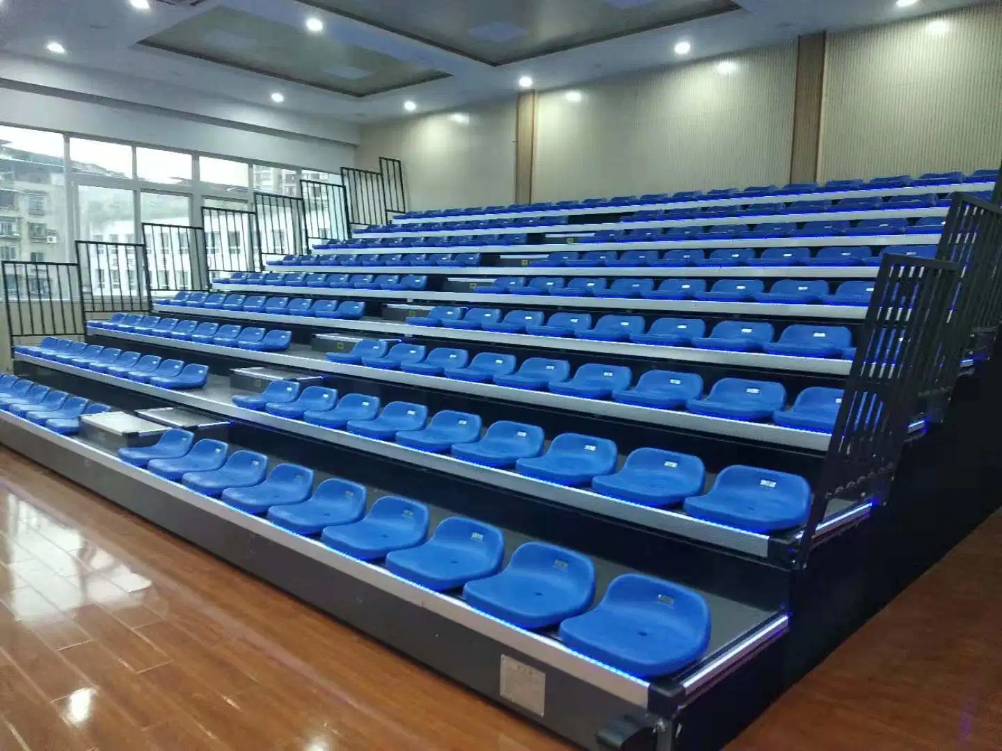 مقعد تلسكوبي قابل للسحب مقعد Bleacher Sport داخلي المقعد البلاستيكي النظام الأوتوماتيكي JY-706