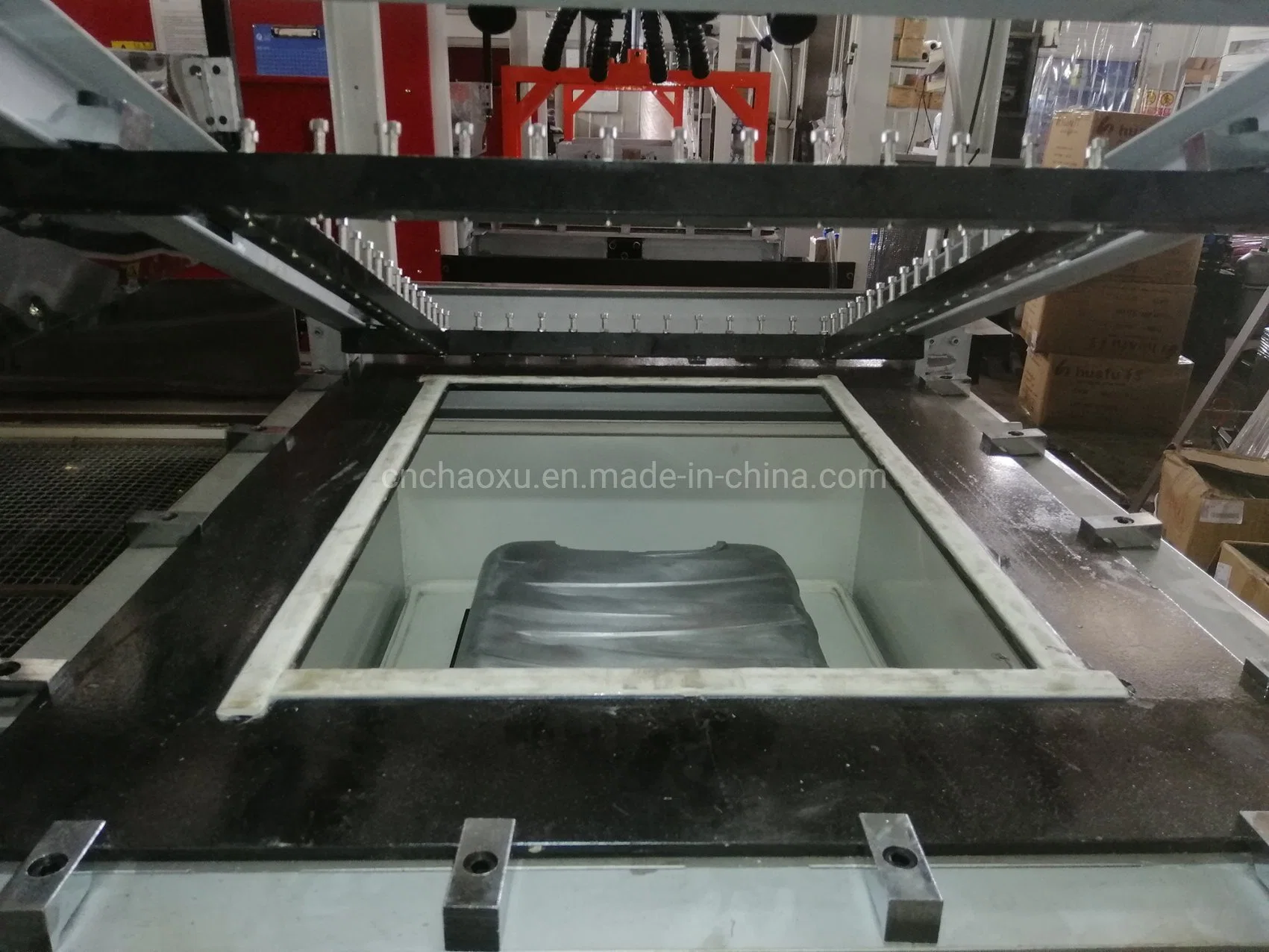 Chine Plastic Case Vacuum Forming Machine Travelling Bag Production Line