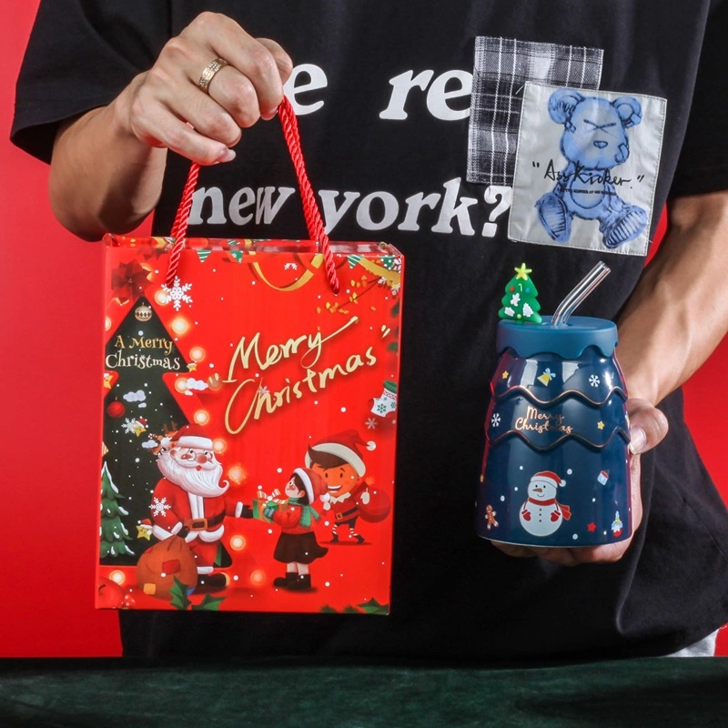 فيلم الرسوم سانتا كلوز كوب (فيلم الرسوم المتحركة) فيلم رسوم عالية المستوى هدية مربع حزمة كوب خزفي مع حملة سترو هدية القهوة كوب