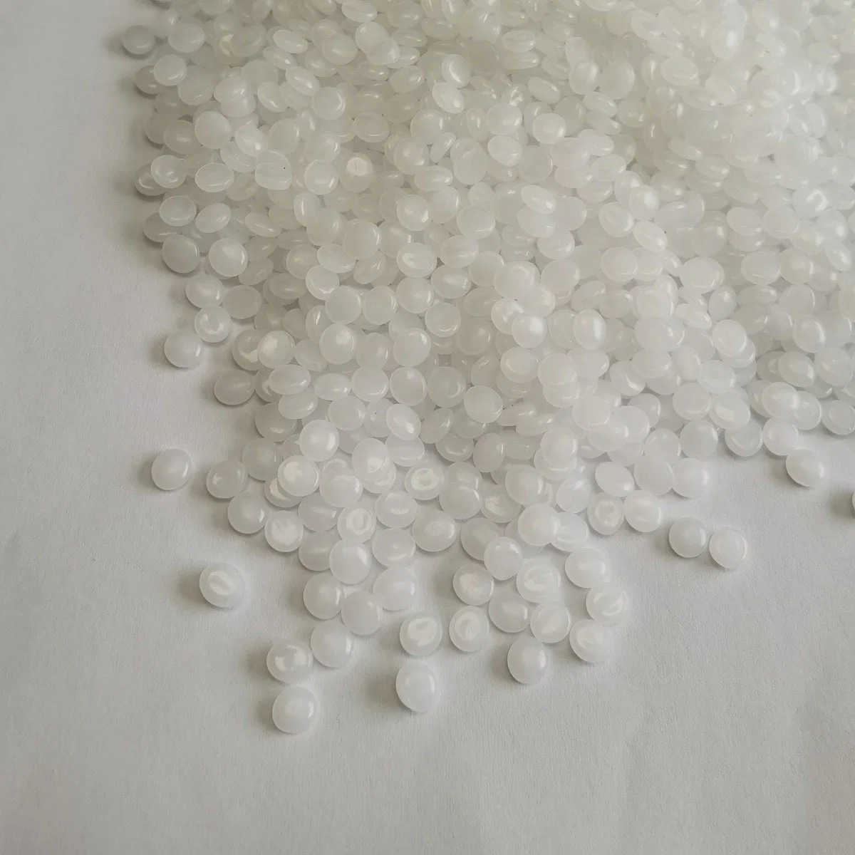 سعر المصنع HDPE PE80 PE100 خام البولي إيثيلين عالي الكثافة الحبيبات من مادة Virgin HDPE