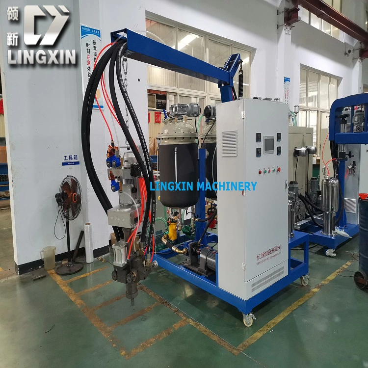 Best Price Self Skin PU Helmet Foaming Machine/Polyurethane Helmet Making Machine