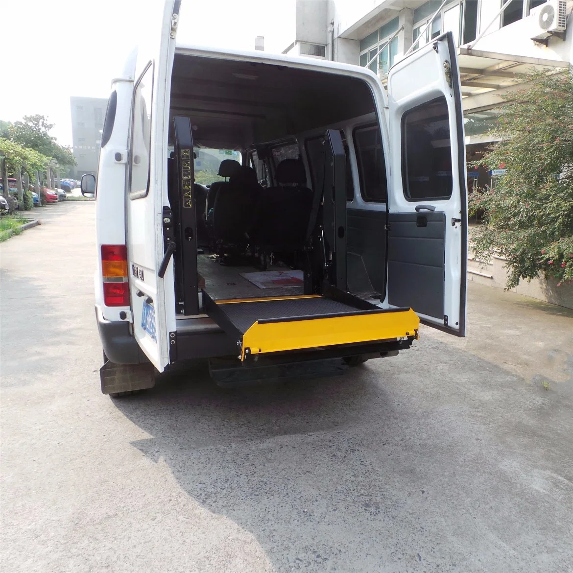 Tail Lift Mounted on Wheel Vehicle for Passengers (WL-D)