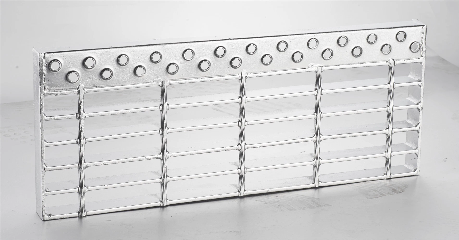 Hot-DIP Galvanizing Steel Grating Stair Tread with Nosing