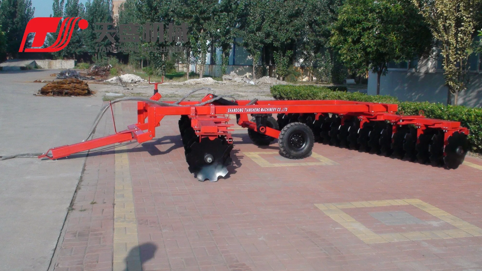 La agricultura de Nueva fábrica de maquinaria agrícola Tractor Wing-Folded remolcado Oriente deber desplazamiento hidráulico grada de discos