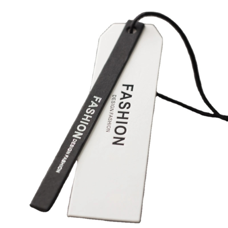 Haute qualité noir blanc imprimé personnalisé de mode Eco friendly UV Hangtags de papier personnalisé vêtements suspendus chaîne pendre Étiquette