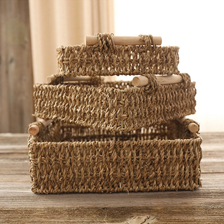 Panier de rangement tressé à la main avec poignée en bois tressé d'herbe pour bureau.