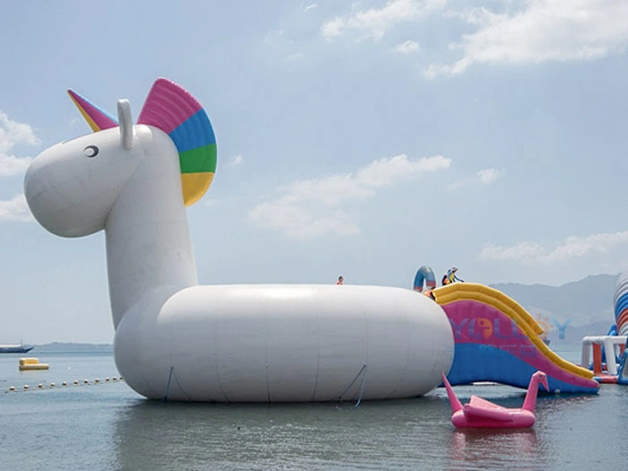 Niedliche Einhorn Aufblasbar schwimmende Wasserpark mit Big Slide