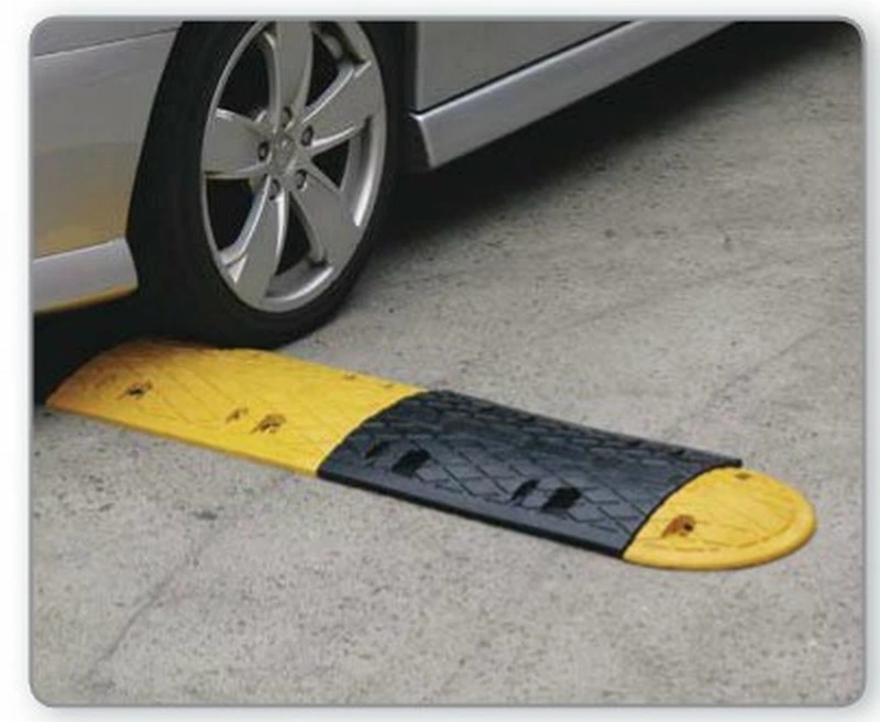 China Premium Quality Supplier 4 Inch Traffic Driveway Heavy Duty Rubber Cable Portable Speed Bumps